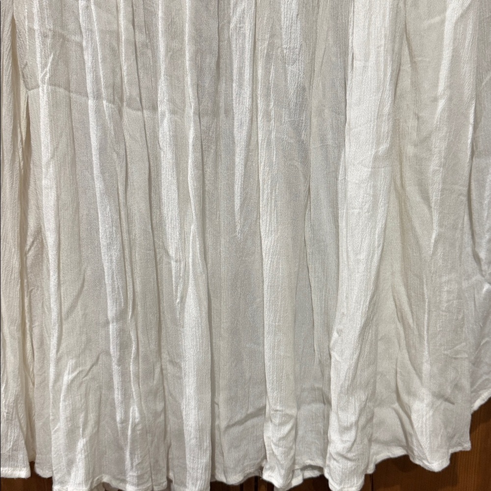 Elegant White flowy Lace Women's Top - Picture 4 of 5